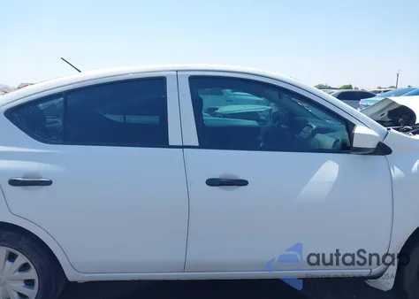 2016 Nissan Versa 1.6 S z USA, uszkodzony, nr VIN 3N1CN7AP4GL899044